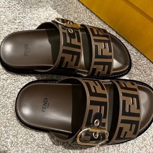 Fendi Sandals Sandalo Vitello Womens Shoes. Size 35 which is a 5 Womens USA.